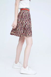 中康采唄城服裝美食文化節(jié)盛大啟幕 59元搶購原價89元人氣女裝爆款及精美首飾